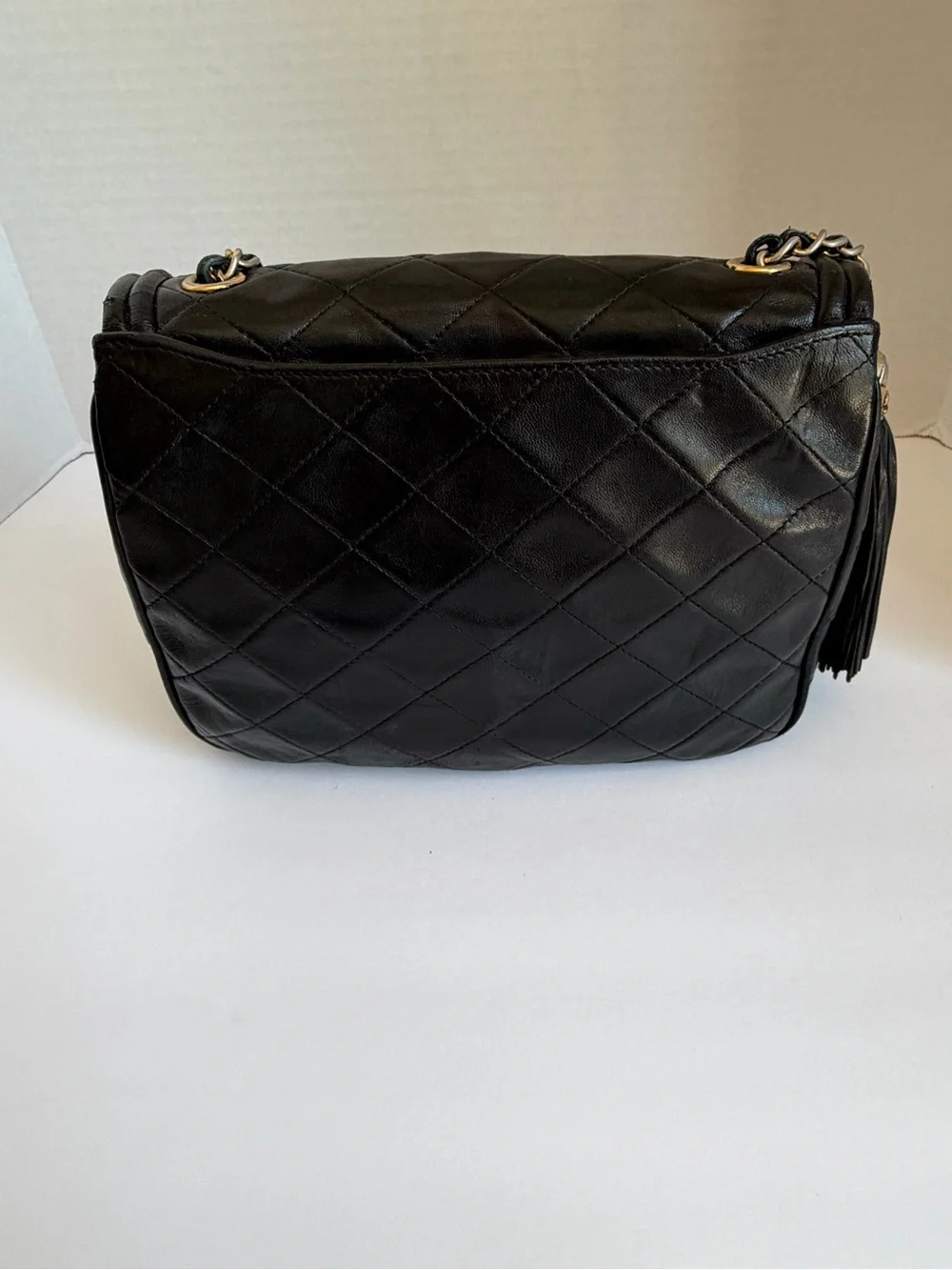 CHANEL Black Quilted Lambskin Shoulder Bag with Gold Chain